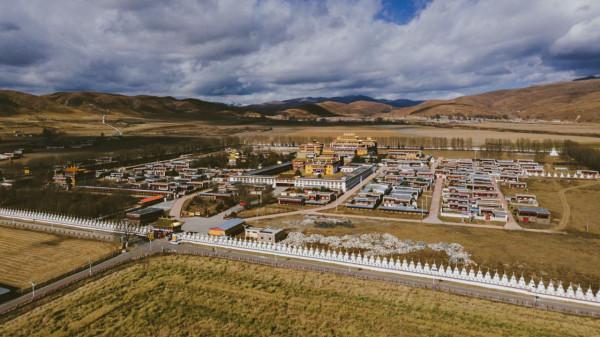 皇家寺廟長什麼樣？隱藏於群山谷地間的惠遠寺給您答案