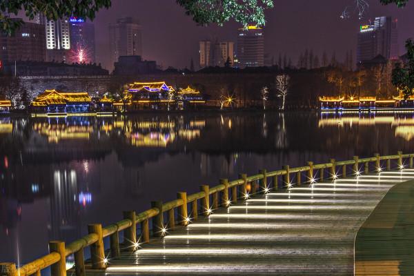 中國橋構織交通網，橋也成為美麗的風景