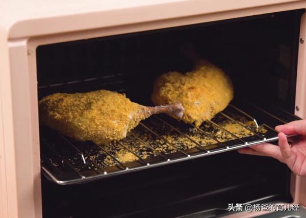 外酥裡嫩的香芋烤鴨腿,營養味美,葷素搭配,家中孩子特愛吃 外酥裡嫩的香芋烤鴨腿,營養味美,葷素搭配,家中孩子特愛吃