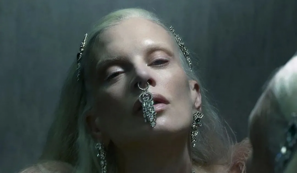 Jennie史詩級翻車造型？把“香奶奶”穿成“奶奶”…有被雷到