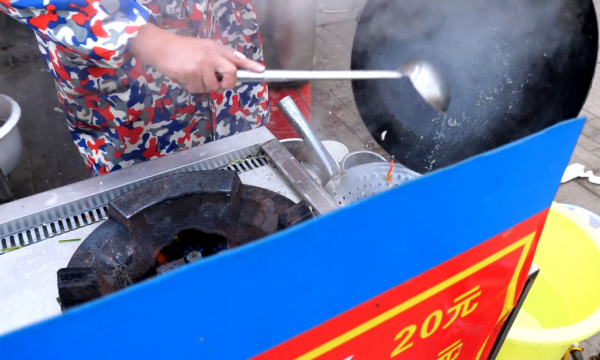 湖北路邊小破店，5年只用魚做招牌，環境不好消費高，吃的人還多