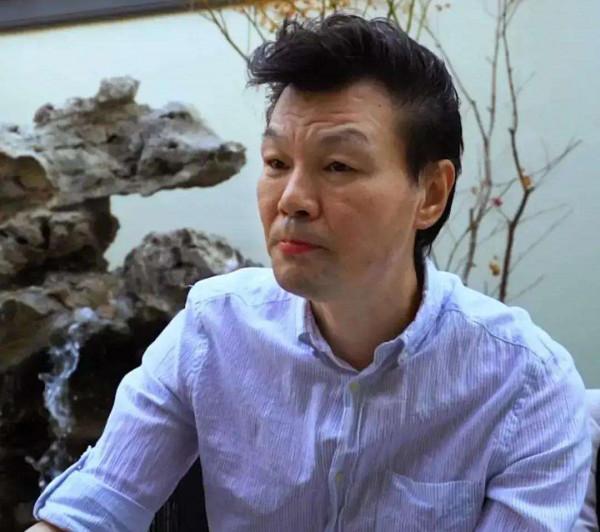 過氣主持人的尷尬：蹭熱度、跑商演、被網友嫌棄，看著好卑微