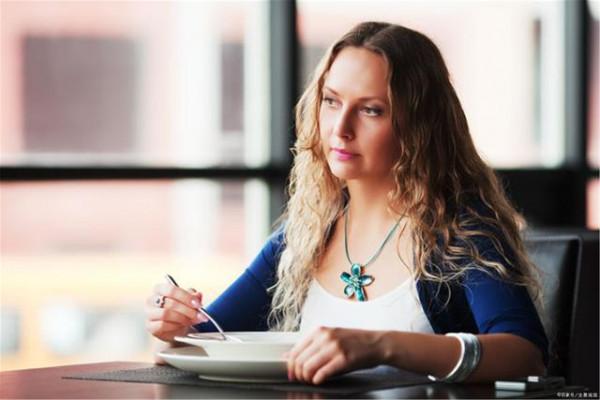 哪些食物堪稱寄生蟲的“溫床”？提醒：愛吃飯的人，趁早撤離飯桌