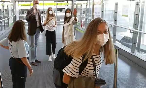 王室的聖誕賀卡看點多,索妹美出新高度,萊昂諾爾公主甜美溫柔 王室的聖誕賀卡看點多,索妹美出新高度,萊昂諾爾公主甜美溫柔