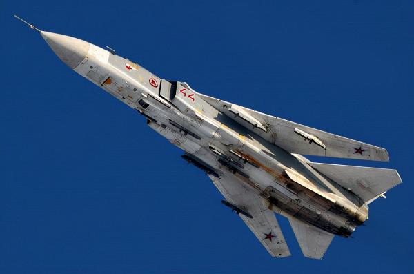 老劍客蘇-24雖年過半百,但上鏡質感不亞於F-14!在現實中更暴力 老劍客蘇-24雖年過半百,但上鏡質感不亞於F-14!在現實中更暴力