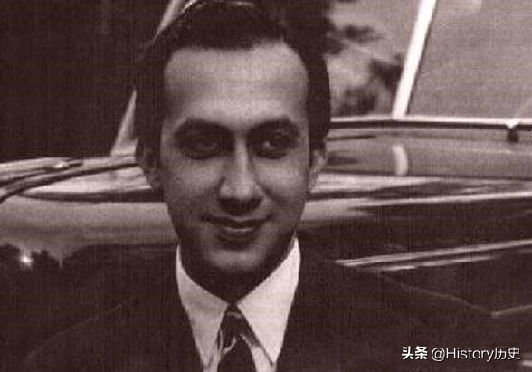 伊朗總理因掌摑霍梅尼，慘遭殺害，15年​後連屍骨都被挖出丟棄