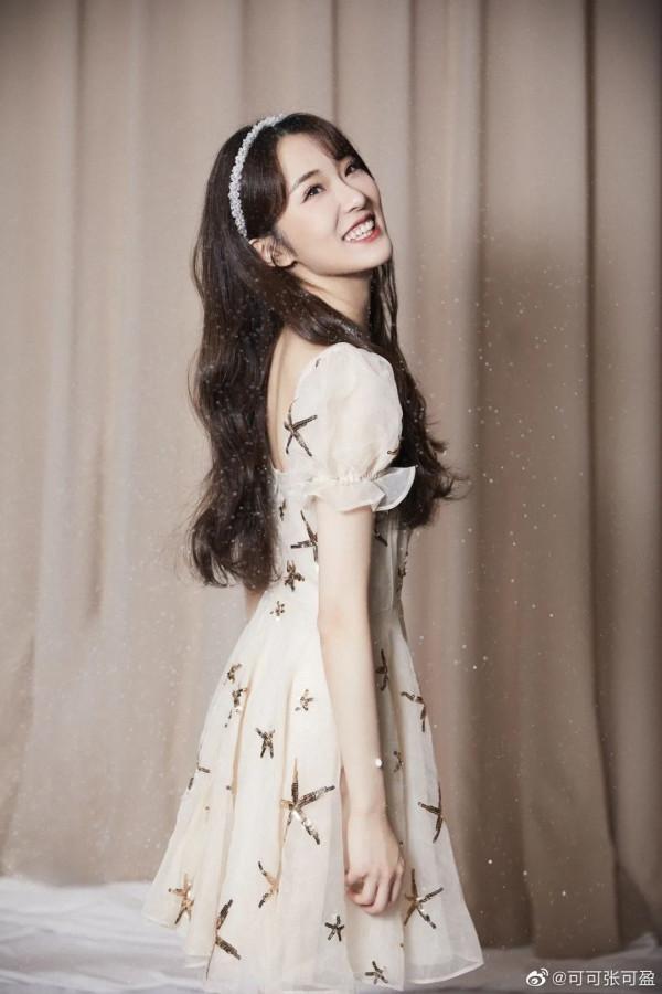 8對明星母女顏值對比，女兒美還是媽媽美？劉亦菲繼承媽媽高顏值