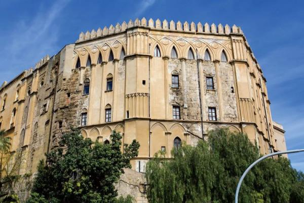 海盜後裔為了彩禮來到這裡，還免費送給他們一個國王