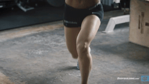 最爽的不是健身房，是跟她一起完成這3個動作，瘋狂燃脂