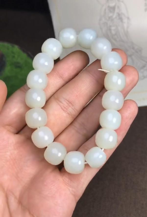 盤玩佩戴珠串意趣無窮 耐人尋味