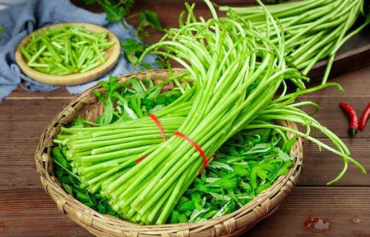 藜蒿：曾是農村的&OpenCurlyDoubleQuote;餵豬草&rdquo;，如今1&ZeroWidthSpace;斤&ZeroWidthSpace;30元，春節後最鮮嫩