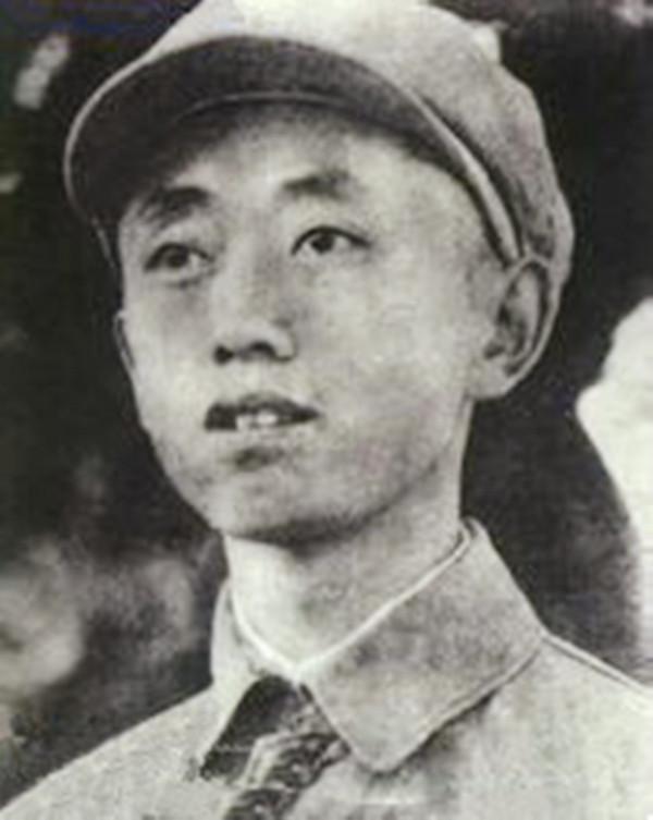 師長被馬家軍殺害，政委裝成乞丐逃脫，12年後率一個軍報仇