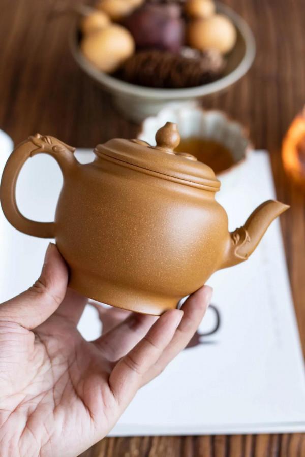 「龍韻宮燈」 黃金段