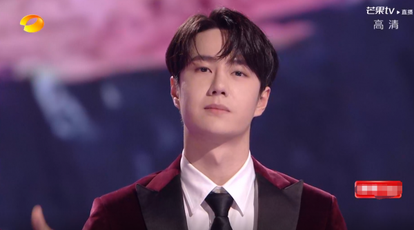 湖南臺跨年：龔俊唱得難聽卻自信，王一博胖了，楊紫出場收視最高