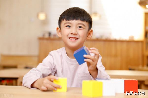 注意!不要給小孩子時間玩電腦,手機遊戲,不然會影響身體健康 注意!不要給小孩子時間玩電腦,手機遊戲,不然會影響身體健康