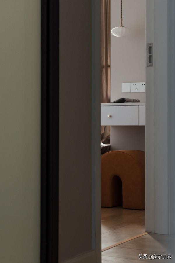 她家不豪華，可一進門就把我迷住，全屋只刷漆就已經很美了！曬曬