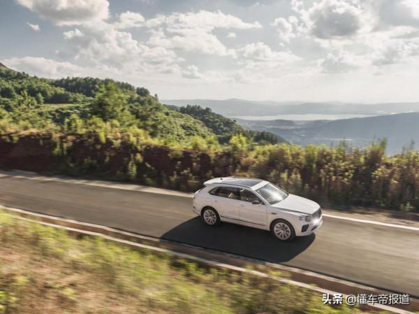 新車｜超豪華品牌如何詮釋新能源？試駕全新賓利添越PHEV