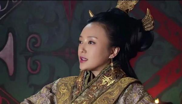 武則天背叛李治稱帝,82歲時被迫交出皇位,為什麼卻無人敢動她? 武則天背叛李治稱帝,82歲時被迫交出皇位,為什麼卻無人敢動她?