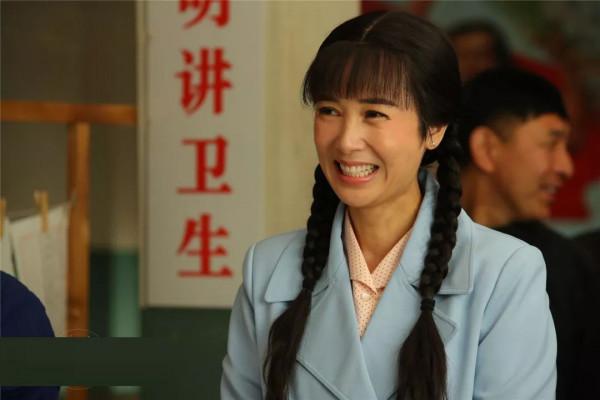 來！強行裝嫩的阿姨們，這6位女明星告訴你，超齡根本演不出少女