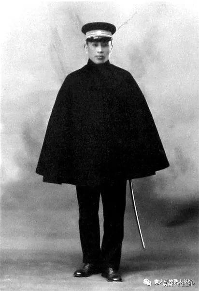 小學課本騙了你?《燈光》背後的那片無名英烈墓 小學課本騙了你?《燈光》背後的那片無名英烈墓