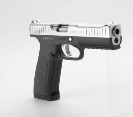 不光顏值線上 效能也絕對過硬 阿森納現代手槍中最為特殊的槍型之一 不光顏值線上 效能也絕對過硬 阿森納現代手槍中最為特殊的槍型之一