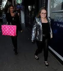 英國名媛秀女兒翻車！遺傳失敗，胖成布丁