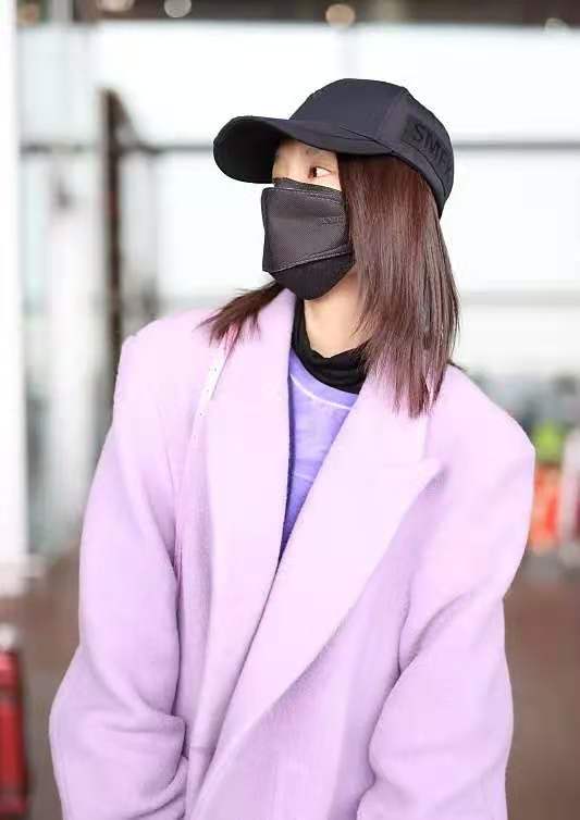 李沁果然是人美會穿衣,粉紫色大衣搭配同色系內搭,甜美又撩人 李沁果然是人美會穿衣,粉紫色大衣搭配同色系內搭,甜美又撩人