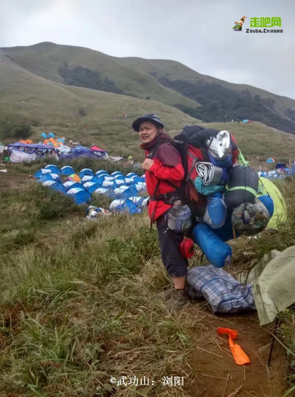 他耕耘三尺講臺，13年單人單車騎行13萬公里，帶女兒畢業騎行進藏