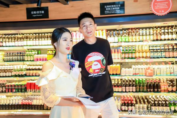 這裡被譽為長沙夜宵聖地，白天遊客稀少，夜晚人山人海江景很美