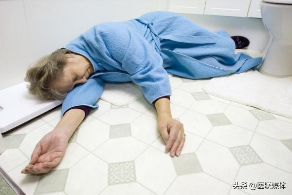 中風只要積極治療就可以了？康復期這4件事，別再做了