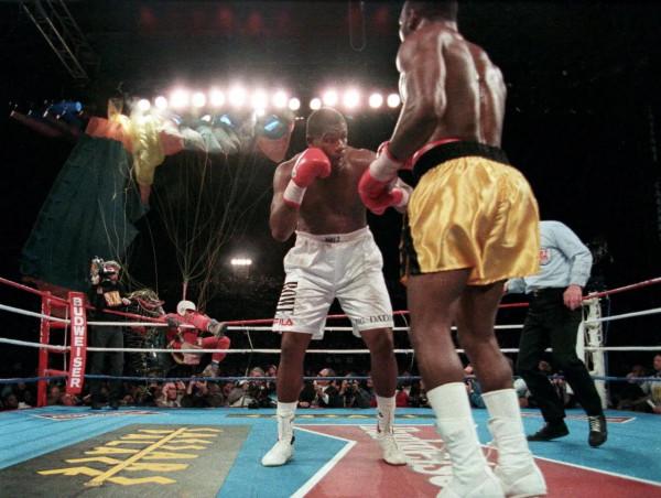 拳擊擂臺上居然出現天外來客 拳擊擂臺上居然出現天外來客