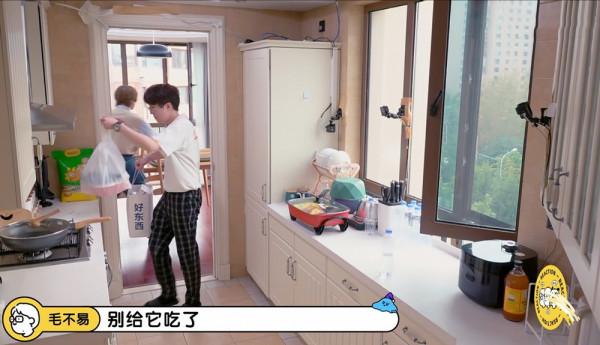 毛不易李雪琴入住北京新家,慢生活剛開始,就把精裝房的坑全踩了 毛不易李雪琴入住北京新家,慢生活剛開始,就把精裝房的坑全踩了