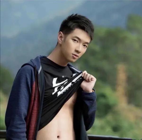 破舊的鄉村破屋