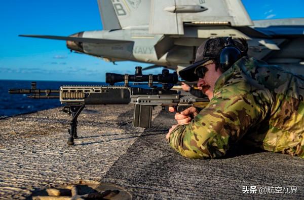 針鋒相對！美航母咄咄逼人，俄巡洋艦逼近，4.8噸導彈可打爆航母