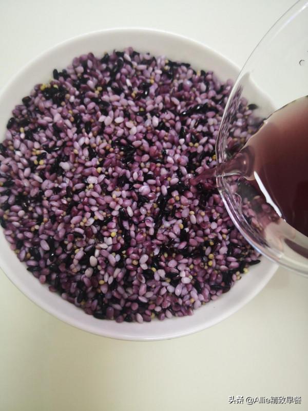 八寶飯的升級版，用雜糧搭配這幾樣，香甜軟糯又飽腹，成品真好看