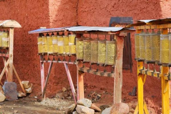 中印邊境第一村，邊境線倚村而過，戶戶都掛“祖國萬歲”