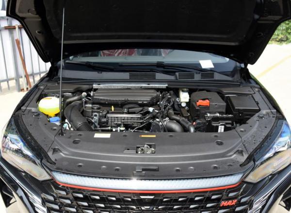 反覆思考，東風風神奕炫MAX選中配就行，動力強，省油，安全舒適