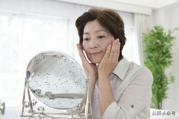 55歲女人自述：跳廣場舞兩個月雖說快樂，但我感到沒臉見人了