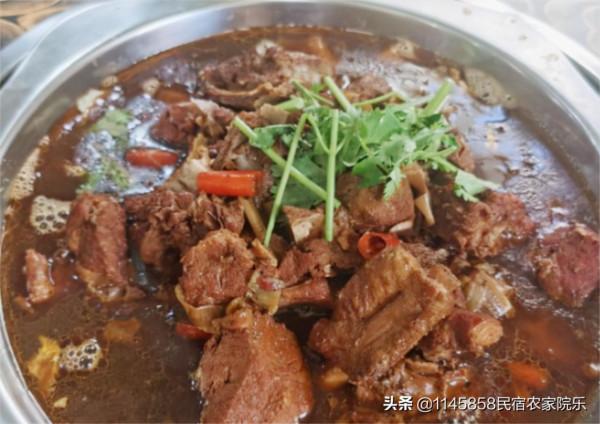 北京延慶仙悅居骨頭莊餐廳，放肆啃骨頭吃肉，走進去最後扶牆出