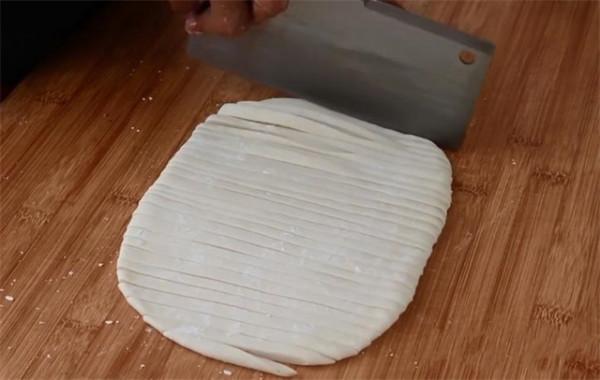 教你在家做油潑棍棍面，用兩手一搓輕鬆就搞定，一頓兩大碗不夠吃