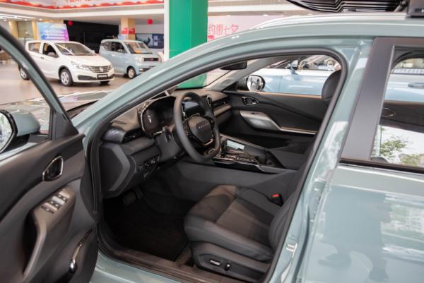 年輕人第一臺旅行車,空間賊大,起步不到8萬,到店實拍Valli 年輕人第一臺旅行車,空間賊大,起步不到8萬,到店實拍Valli