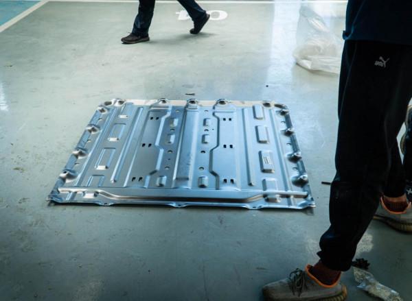 「生活記」比亞迪漢EV加裝電池護板，給它更好的保護