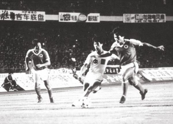 07年足壇鐵門李富勝葬禮：千人悼念，蔡明到場，曾力保王治郅軍籍