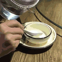 吃個飯都能掉坑?餵養不對真坑娃,這些常犯的育兒錯誤要警惕 吃個飯都能掉坑?餵養不對真坑娃,這些常犯的育兒錯誤要警惕