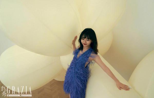 譚松韻紅秀封面，短髮真的好好看，不一樣的風格