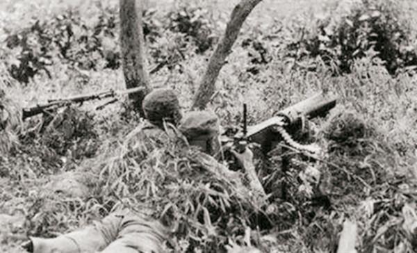 連長重傷指導員犧牲，危急時刻小兵：大家聽我指揮，後成軍區司令