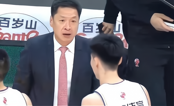 杜鋒的師傅！冠軍教頭怒斥郭昊文，對後者處理球的方式表達不滿