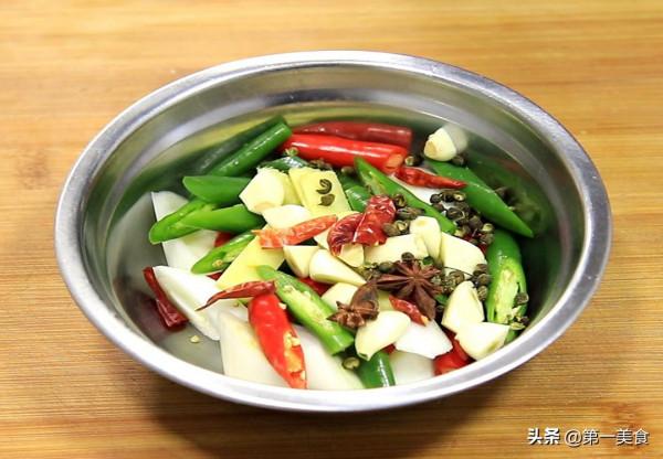 雞肉和茶樹菇這樣一起燉,鮮到骨子裡,廚師長分享地道農家做法 雞肉和茶樹菇這樣一起燉,鮮到骨子裡,廚師長分享地道農家做法