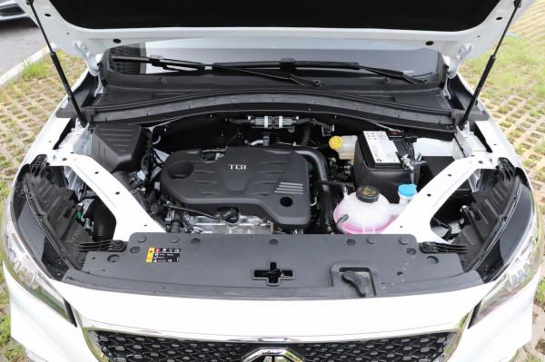 動力強，顏值還是重點，這款適合自己嗎？測評名爵HS