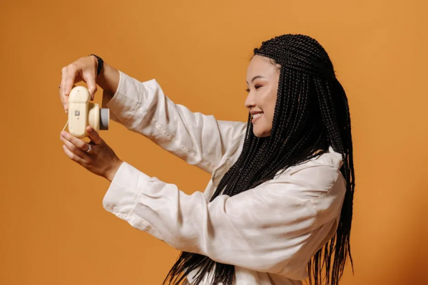 研究揭秘：你在朋友圈發自拍，你的朋友們的反應是什麼？